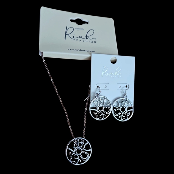 riah fashion Jewelry - Riah Lucky symbols necklace & earrings set, NWT